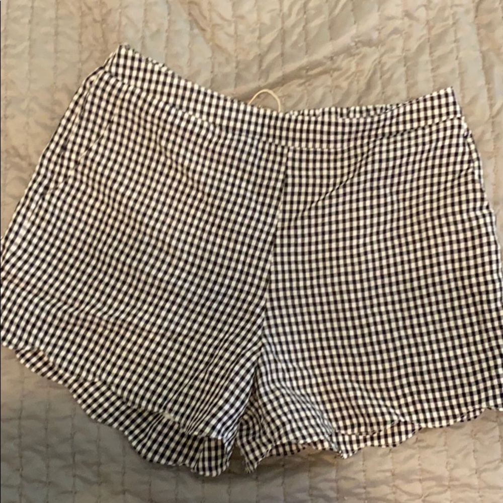 Black Plaid Scallop Fabric Shorts
